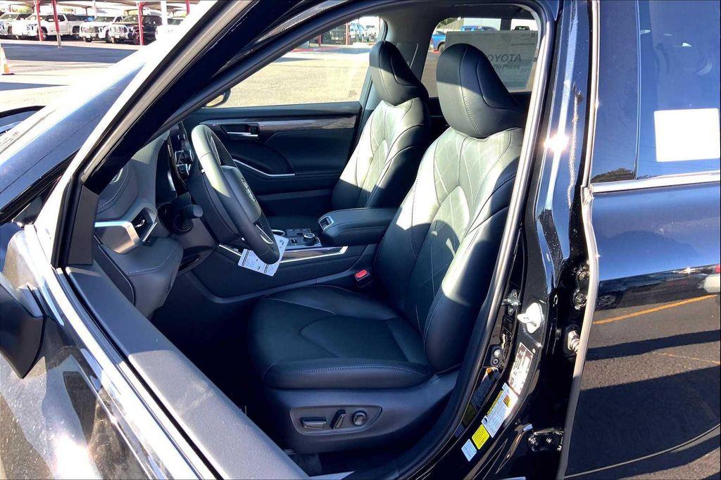 new 2025 Toyota Highlander car, priced at $56,389