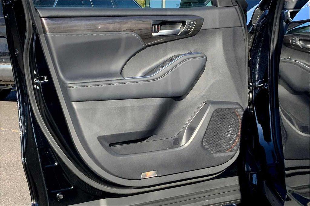 new 2025 Toyota Highlander car, priced at $56,389