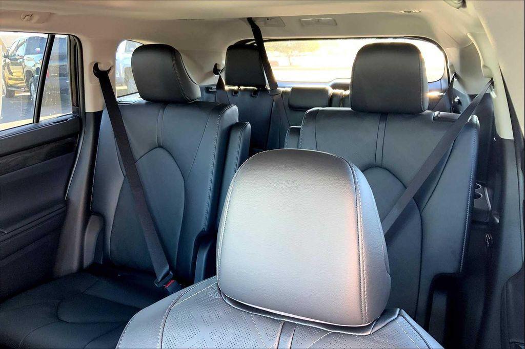 new 2025 Toyota Highlander car, priced at $56,389