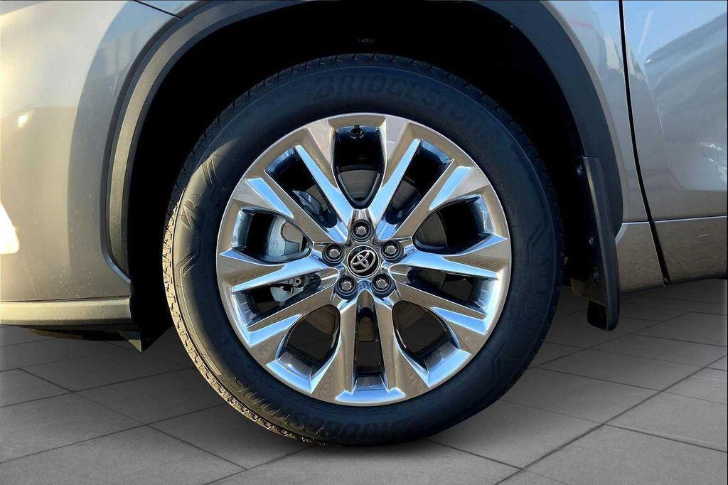 new 2025 Toyota Highlander car, priced at $53,823