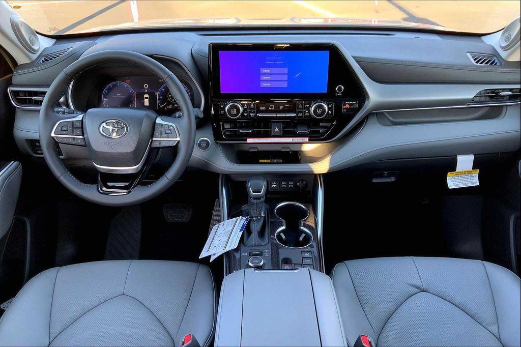 new 2025 Toyota Highlander car, priced at $53,823