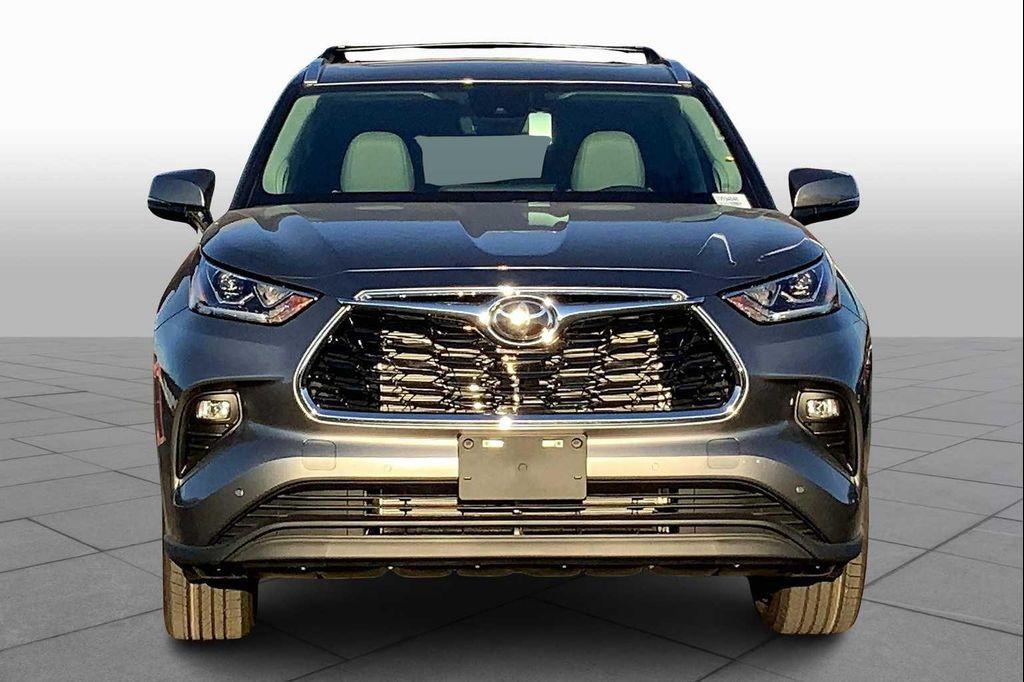 new 2025 Toyota Highlander car, priced at $53,823