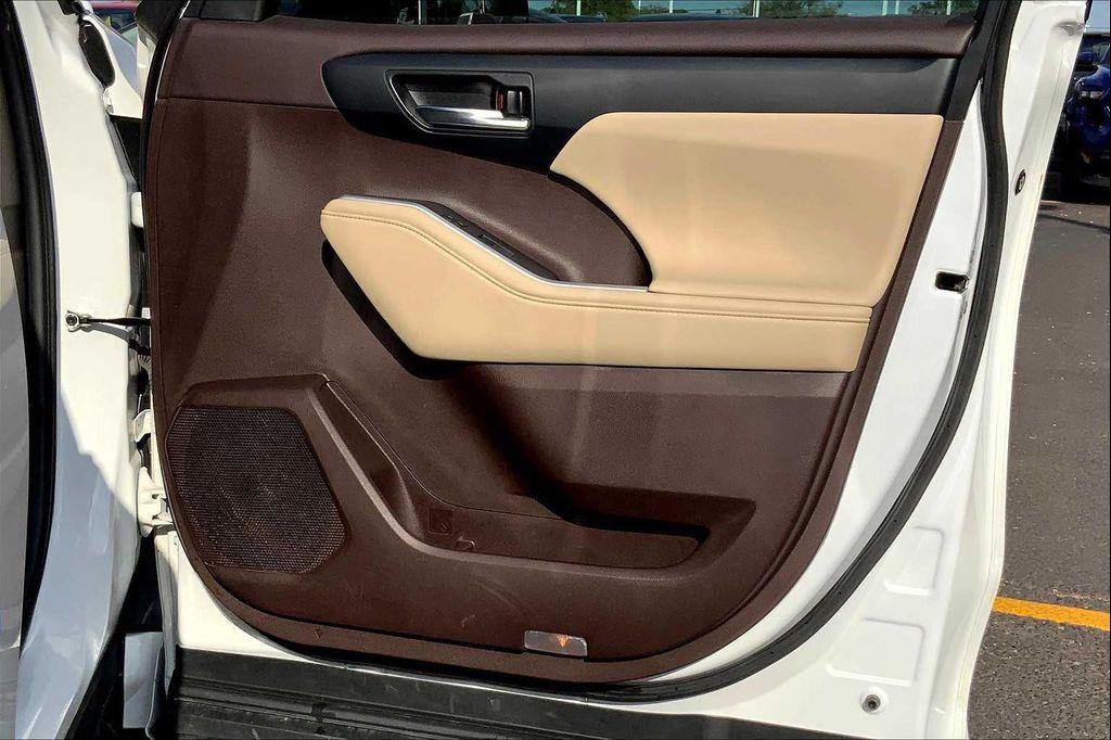used 2022 Toyota Highlander car, priced at $29,400