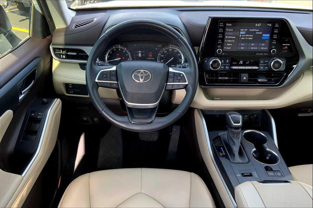used 2022 Toyota Highlander car, priced at $29,400