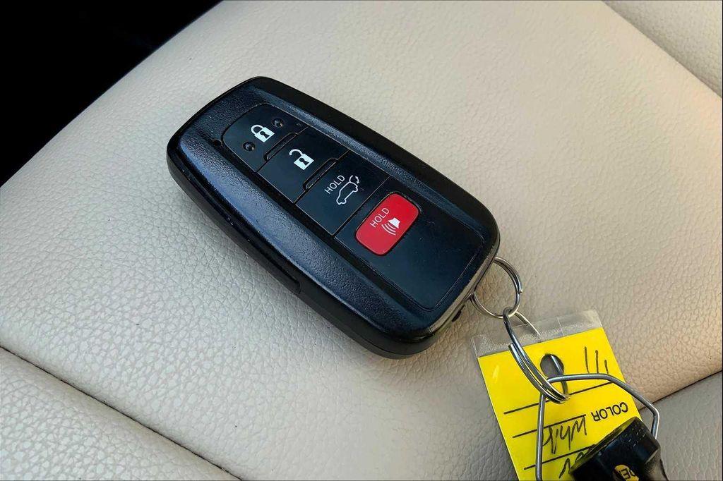 used 2022 Toyota Highlander car, priced at $29,400