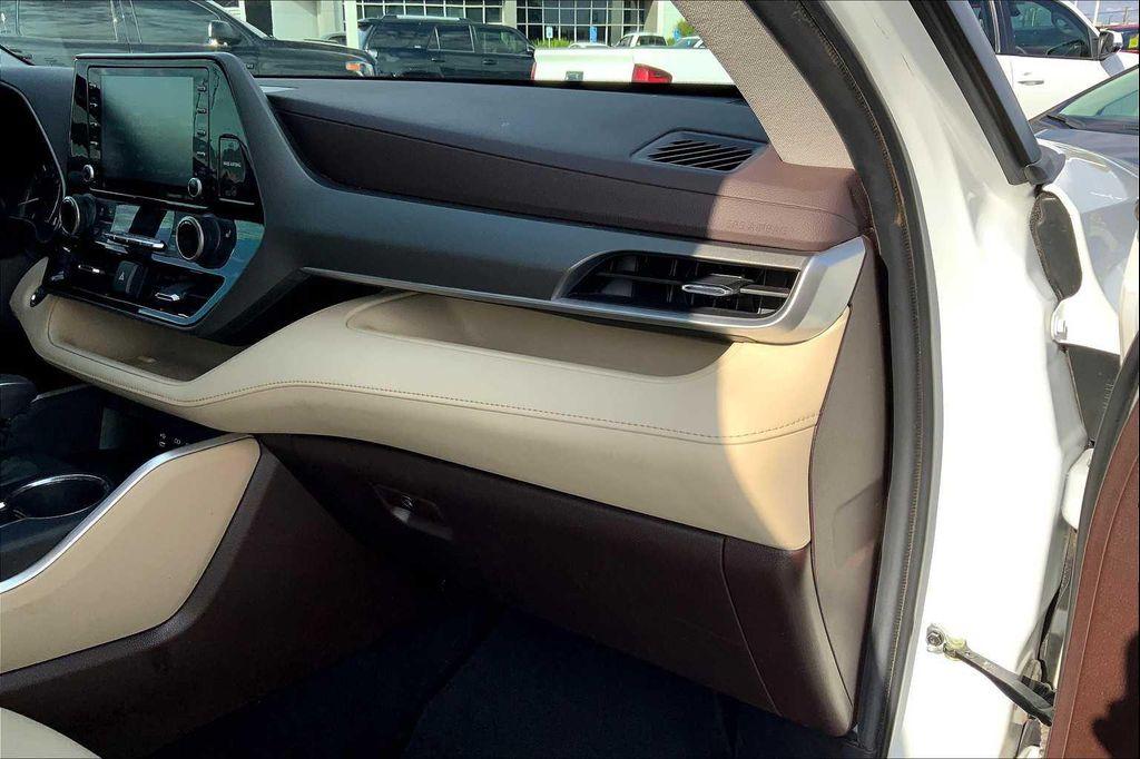 used 2022 Toyota Highlander car, priced at $29,400