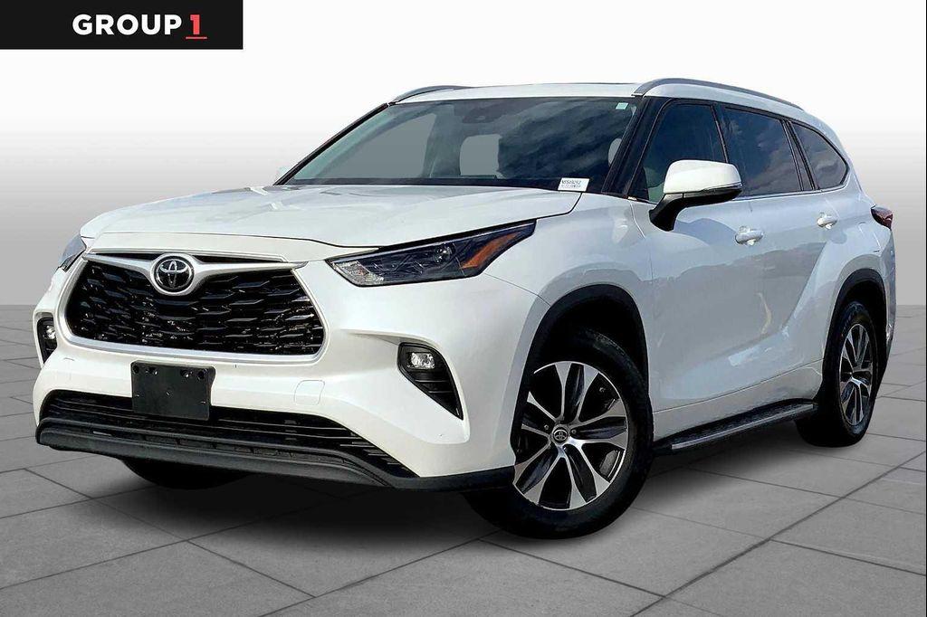 used 2022 Toyota Highlander car, priced at $29,400
