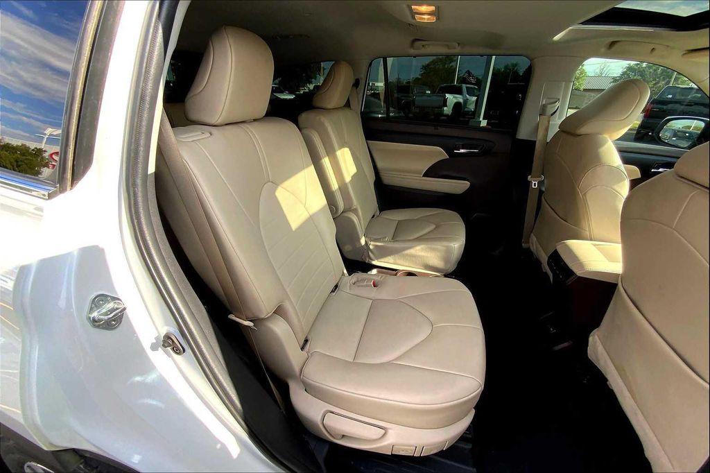 used 2022 Toyota Highlander car, priced at $29,400