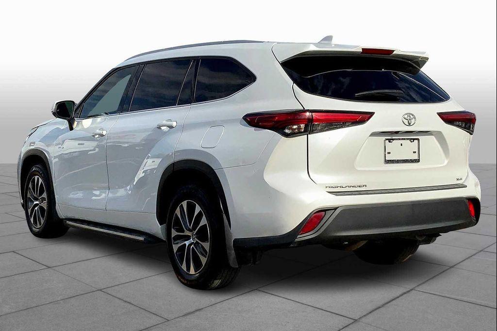used 2022 Toyota Highlander car, priced at $29,400