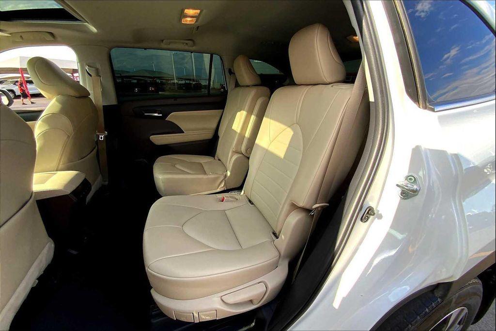 used 2022 Toyota Highlander car, priced at $29,400