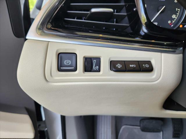 used 2023 Cadillac XT6 car, priced at $38,999