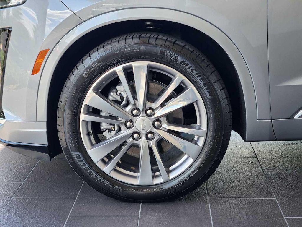 used 2025 Cadillac XT6 car, priced at $45,991