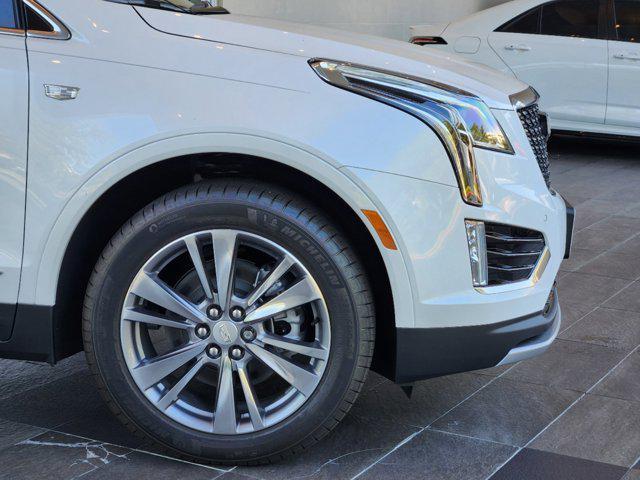 new 2025 Cadillac XT5 car, priced at $54,810