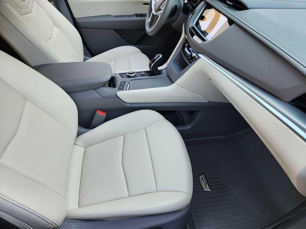 new 2025 Cadillac XT5 car, priced at $58,565