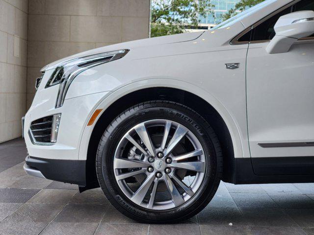 new 2025 Cadillac XT5 car, priced at $54,810