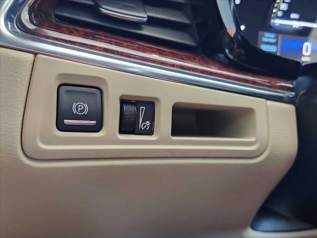used 2018 Cadillac XT5 car, priced at $15,991