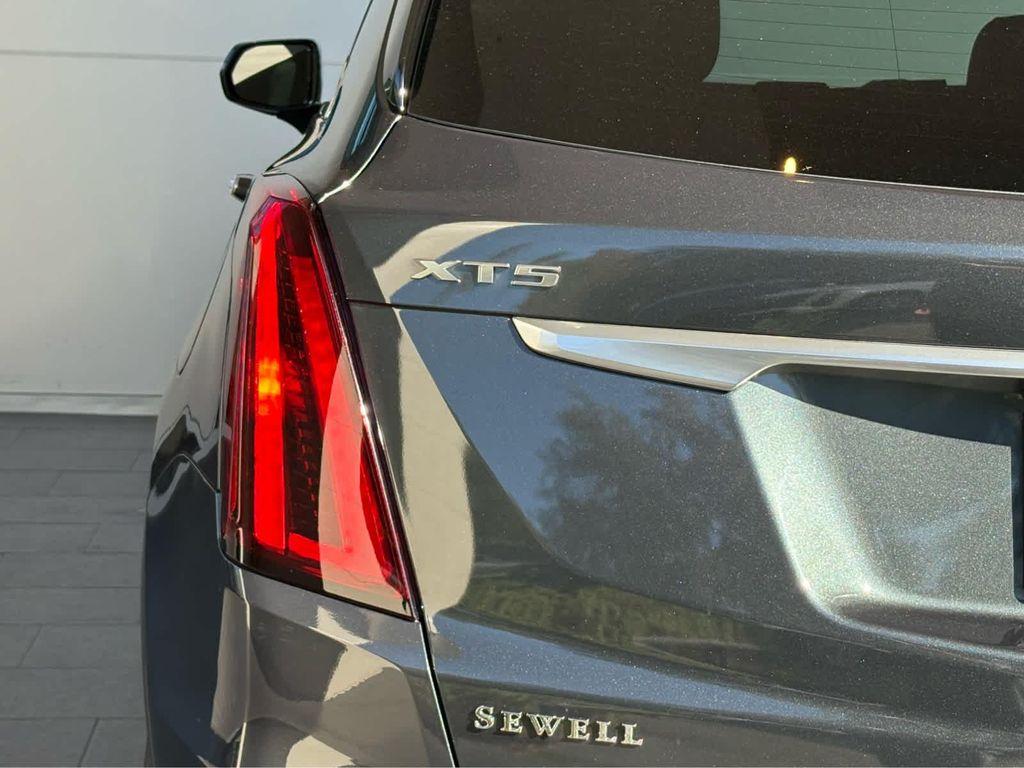 used 2021 Cadillac XT5 car, priced at $24,998