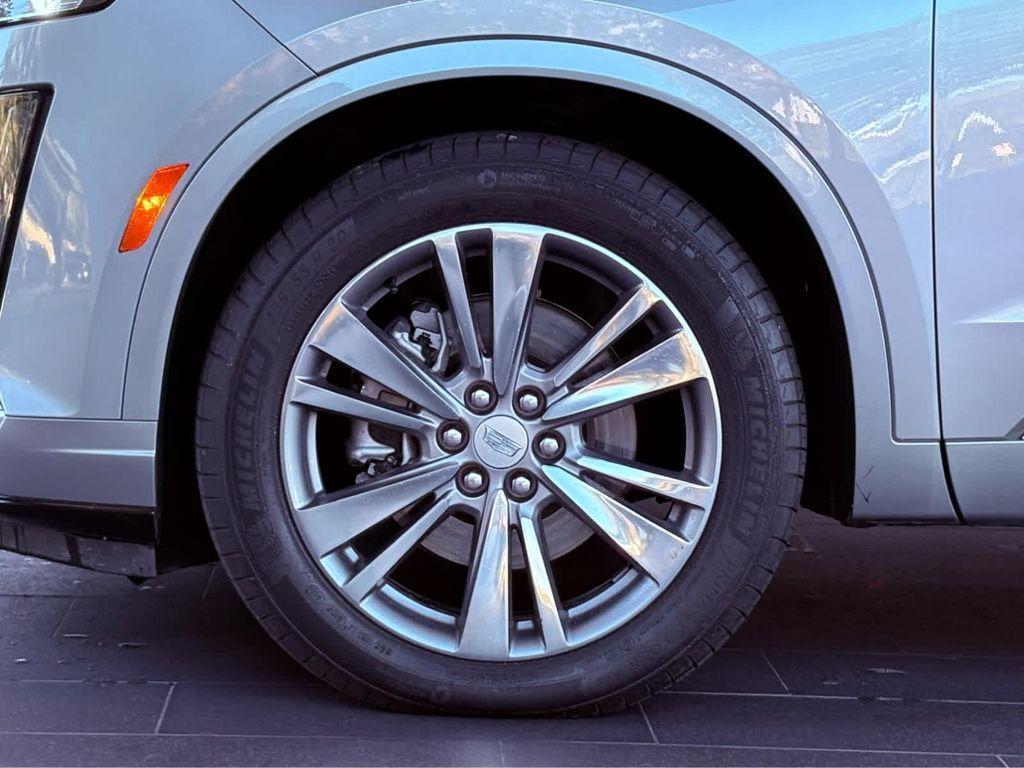 used 2025 Cadillac XT6 car, priced at $44,998