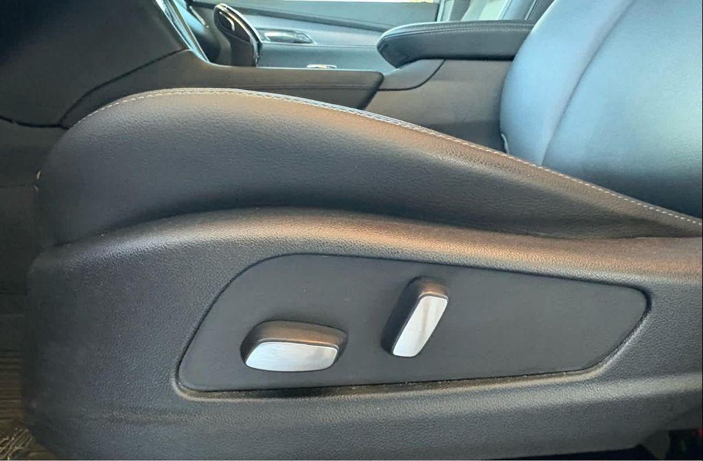 used 2021 Cadillac XT6 car, priced at $25,991