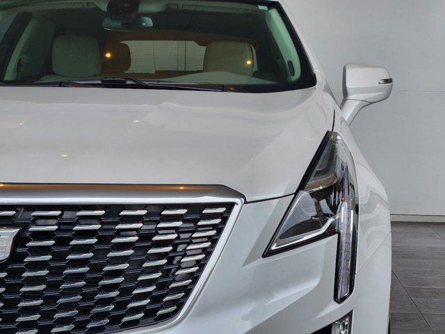 new 2025 Cadillac XT5 car, priced at $54,810