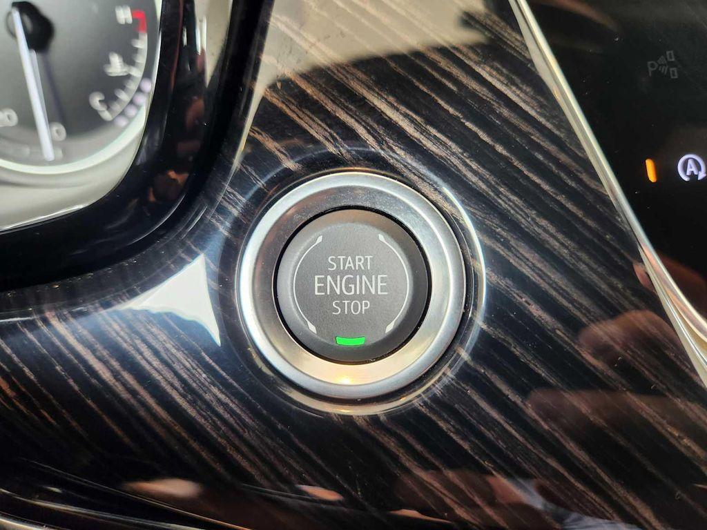 used 2025 Cadillac XT6 car, priced at $45,991