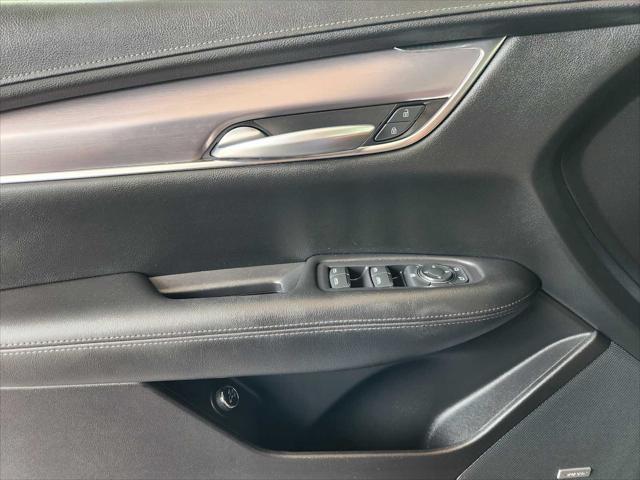 used 2022 Cadillac XT5 car, priced at $31,998