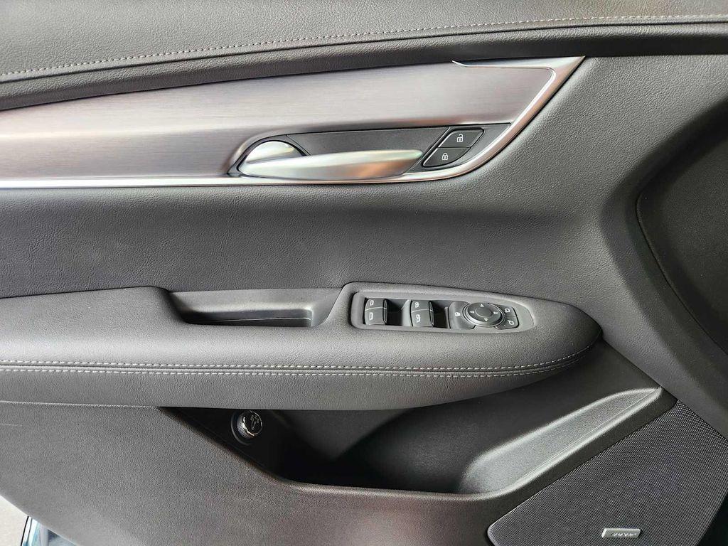 new 2025 Cadillac XT5 car, priced at $46,840