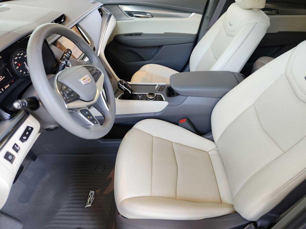 new 2025 Cadillac XT5 car, priced at $55,735