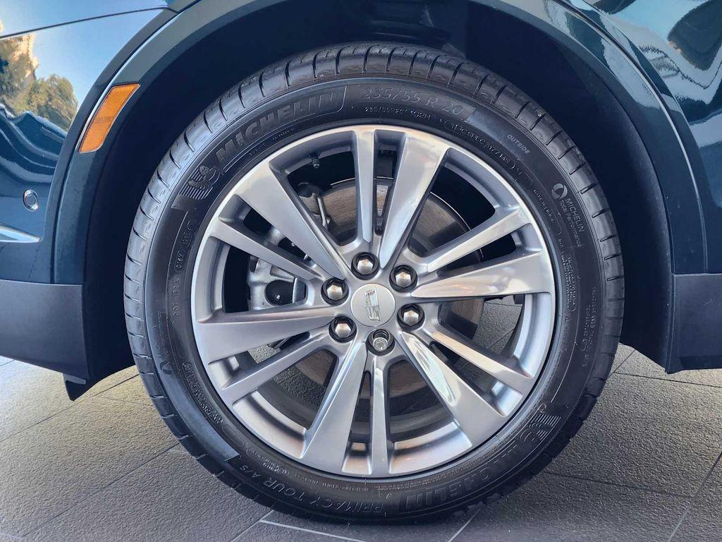 new 2025 Cadillac XT5 car, priced at $55,735