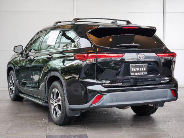 used 2022 Toyota Highlander car, priced at $33,995