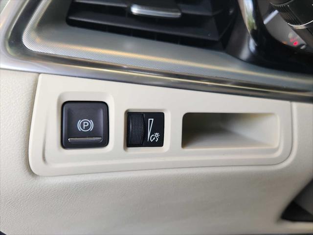 used 2022 Cadillac XT5 car, priced at $31,998
