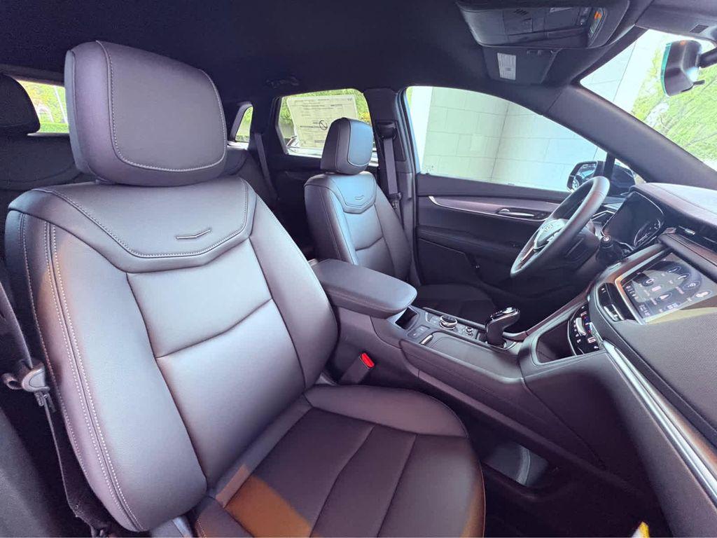 new 2025 Cadillac XT5 car, priced at $46,840