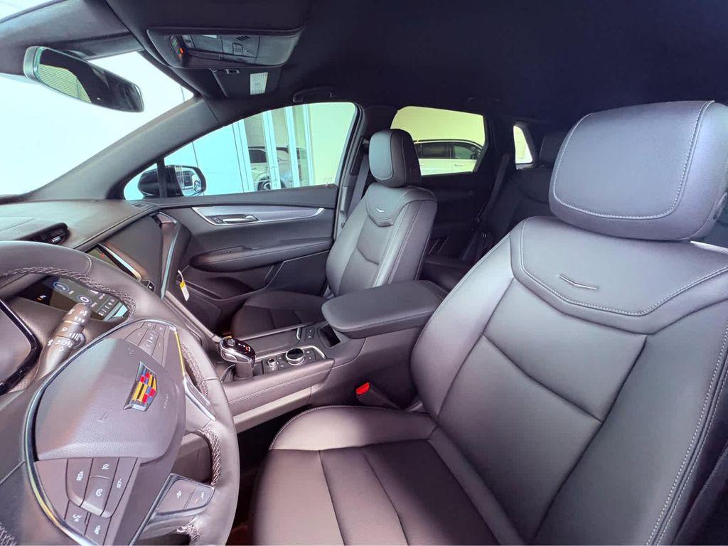 new 2025 Cadillac XT5 car, priced at $46,840