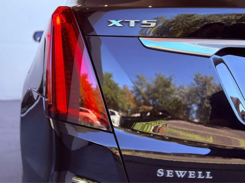 used 2023 Cadillac XT5 car, priced at $28,991
