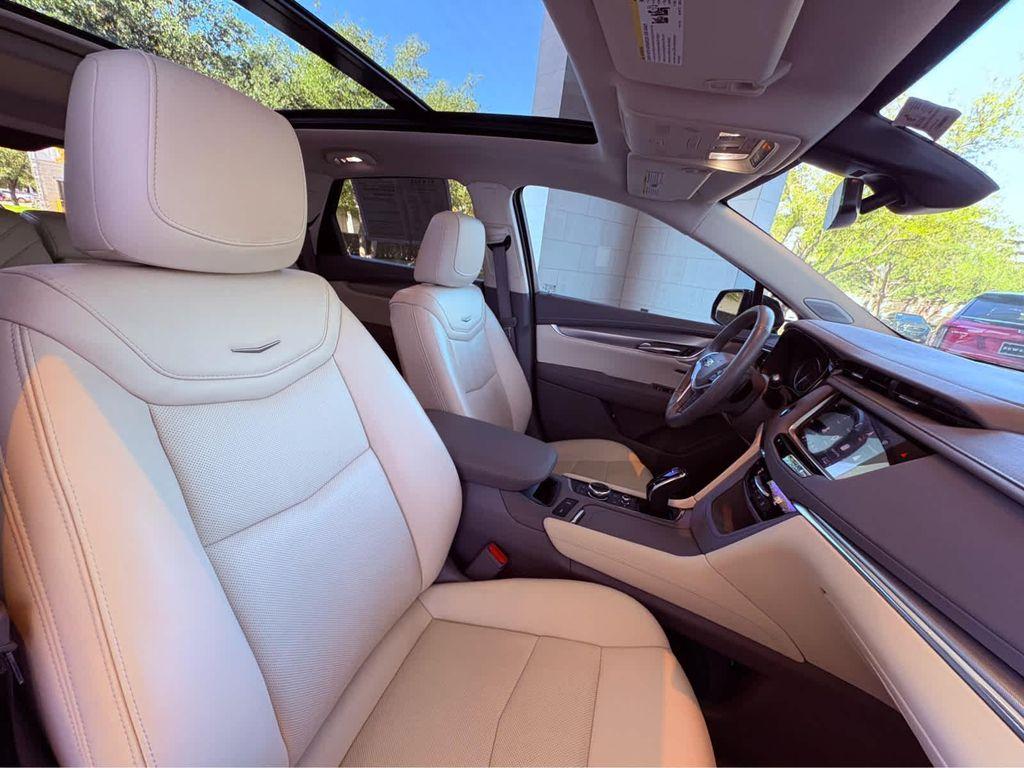 used 2023 Cadillac XT5 car, priced at $28,991