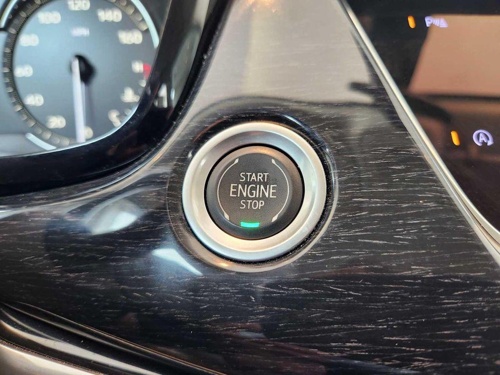 used 2023 Cadillac XT6 car, priced at $38,491