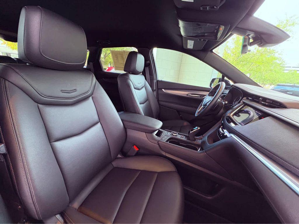 new 2025 Cadillac XT5 car, priced at $47,160