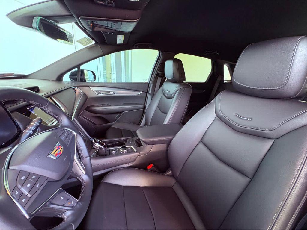 new 2025 Cadillac XT5 car, priced at $47,160