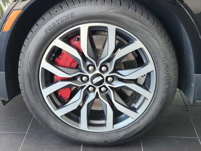 used 2022 Cadillac XT5 car, priced at $32,991