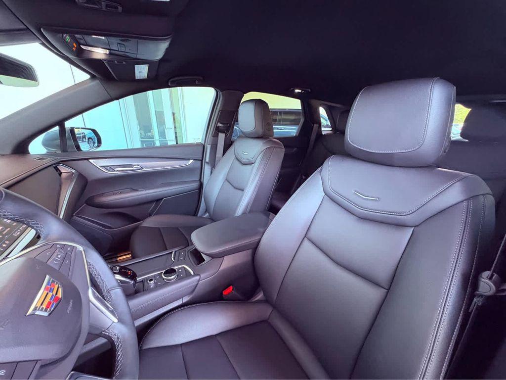 new 2025 Cadillac XT5 car, priced at $46,535