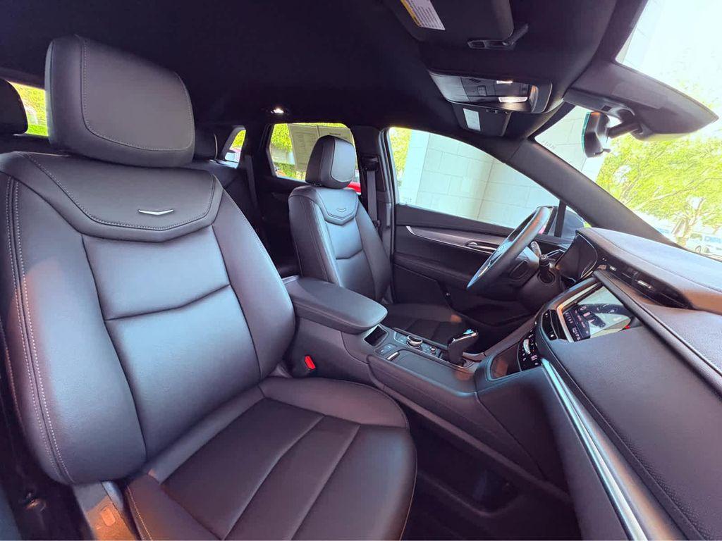 new 2025 Cadillac XT5 car, priced at $46,535