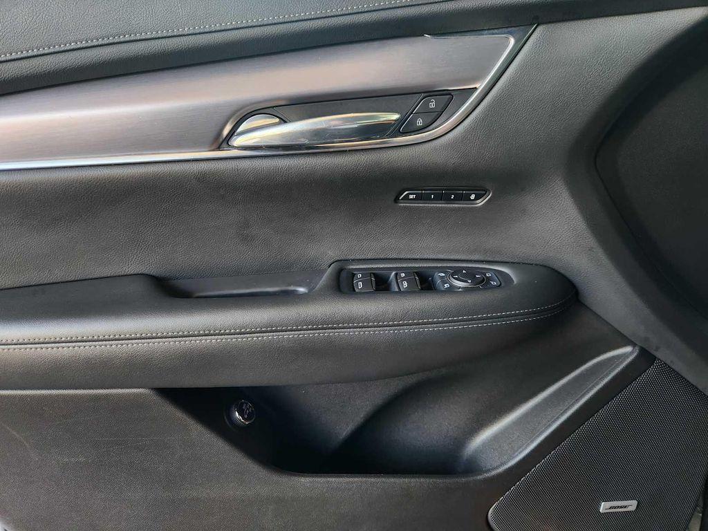 used 2023 Cadillac XT6 car, priced at $29,998