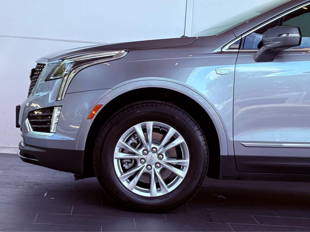 new 2025 Cadillac XT5 car, priced at $45,690