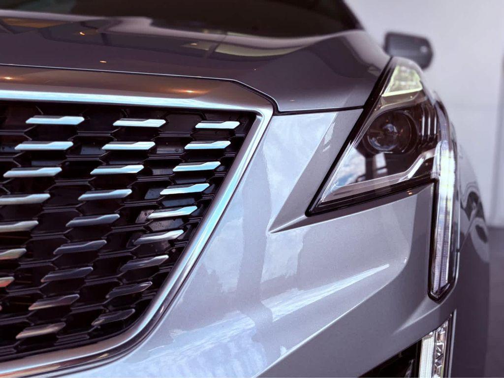 new 2025 Cadillac XT5 car, priced at $45,690