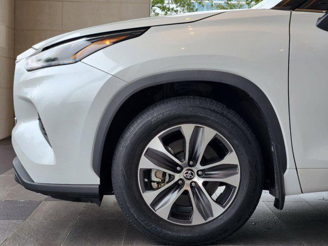 used 2022 Toyota Highlander car, priced at $30,712