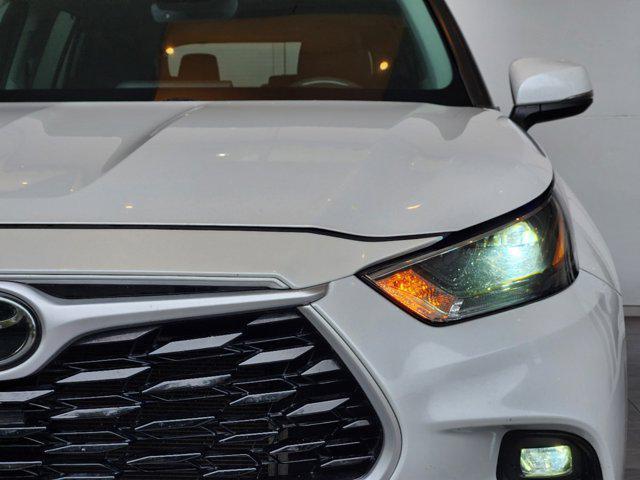 used 2022 Toyota Highlander car, priced at $30,712