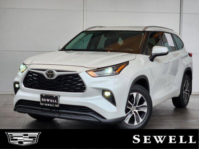 used 2022 Toyota Highlander car, priced at $30,712