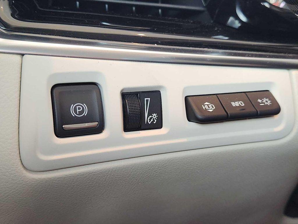 used 2023 Cadillac XT6 car, priced at $41,899