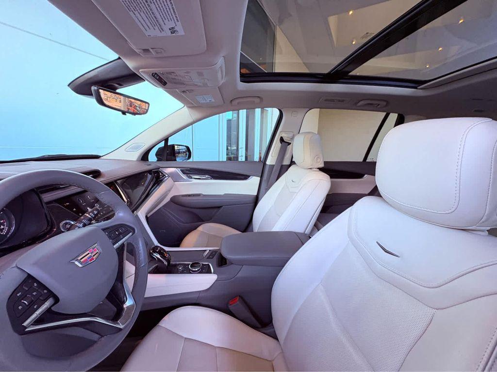 used 2023 Cadillac XT6 car, priced at $41,998