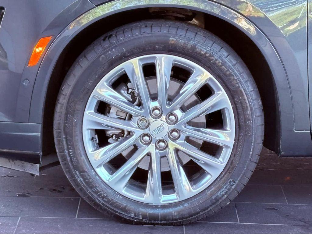 used 2023 Cadillac XT6 car, priced at $41,998